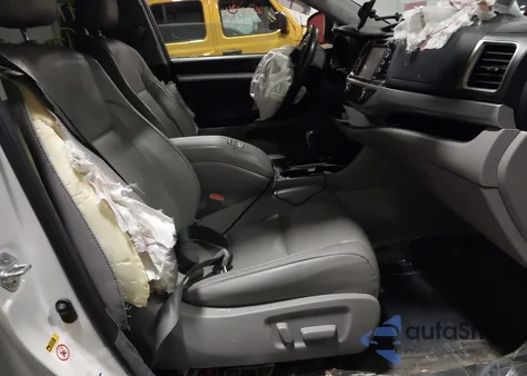 2019 Toyota Highlander Xle from USA, damaged, VIN 5TDJZRFH5KS626235